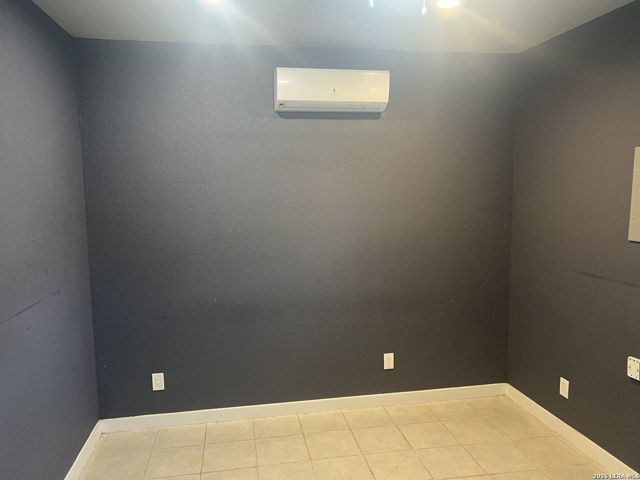 1750 W Craig Pl - Photo 6 of 10