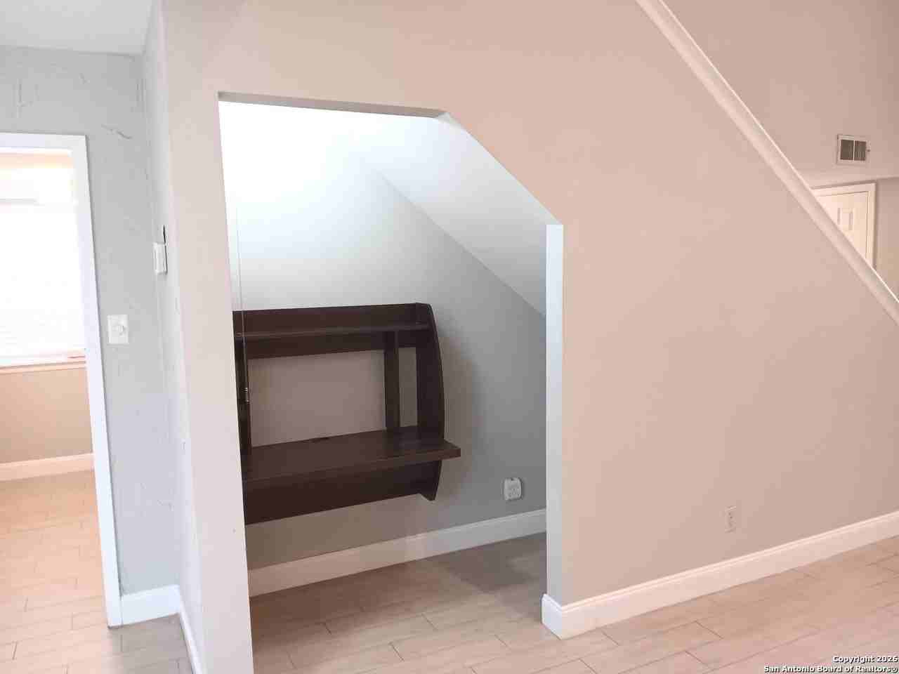 8408 Echo Creek Ln - Photo 5 of 32