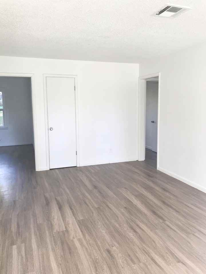 3209 Ne 14th St #1 - Photo 6 of 11