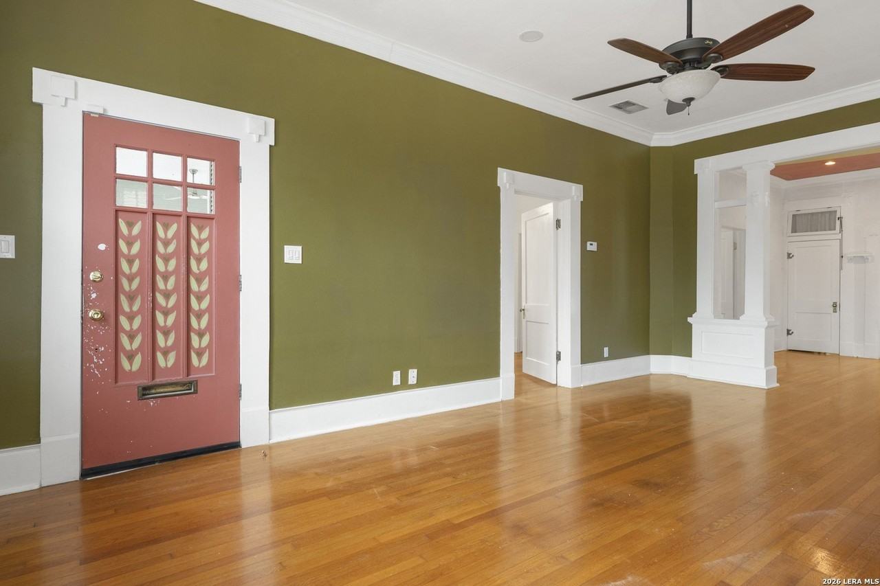 1122 W Summit Ave - Photo 4 of 33