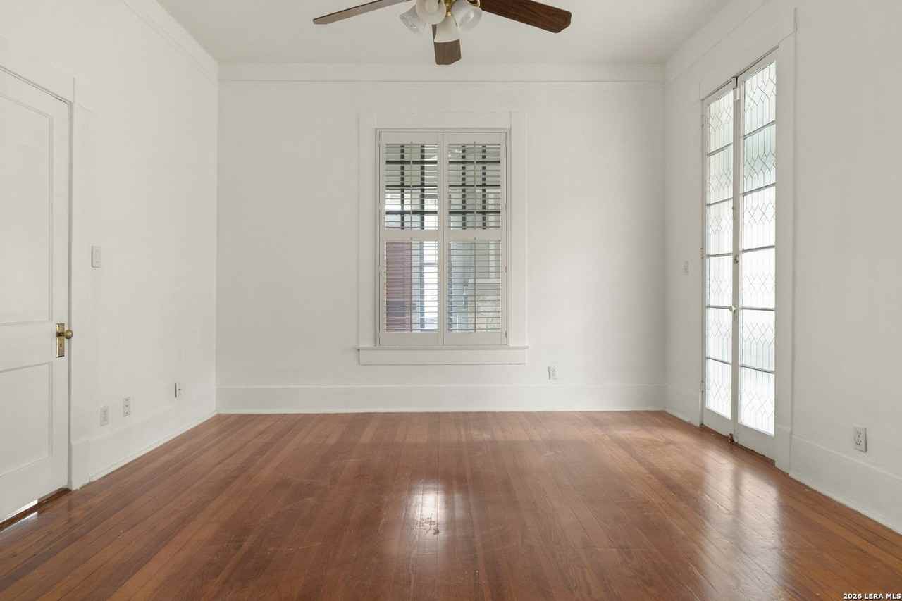 1122 W Summit Ave - Photo 6 of 33