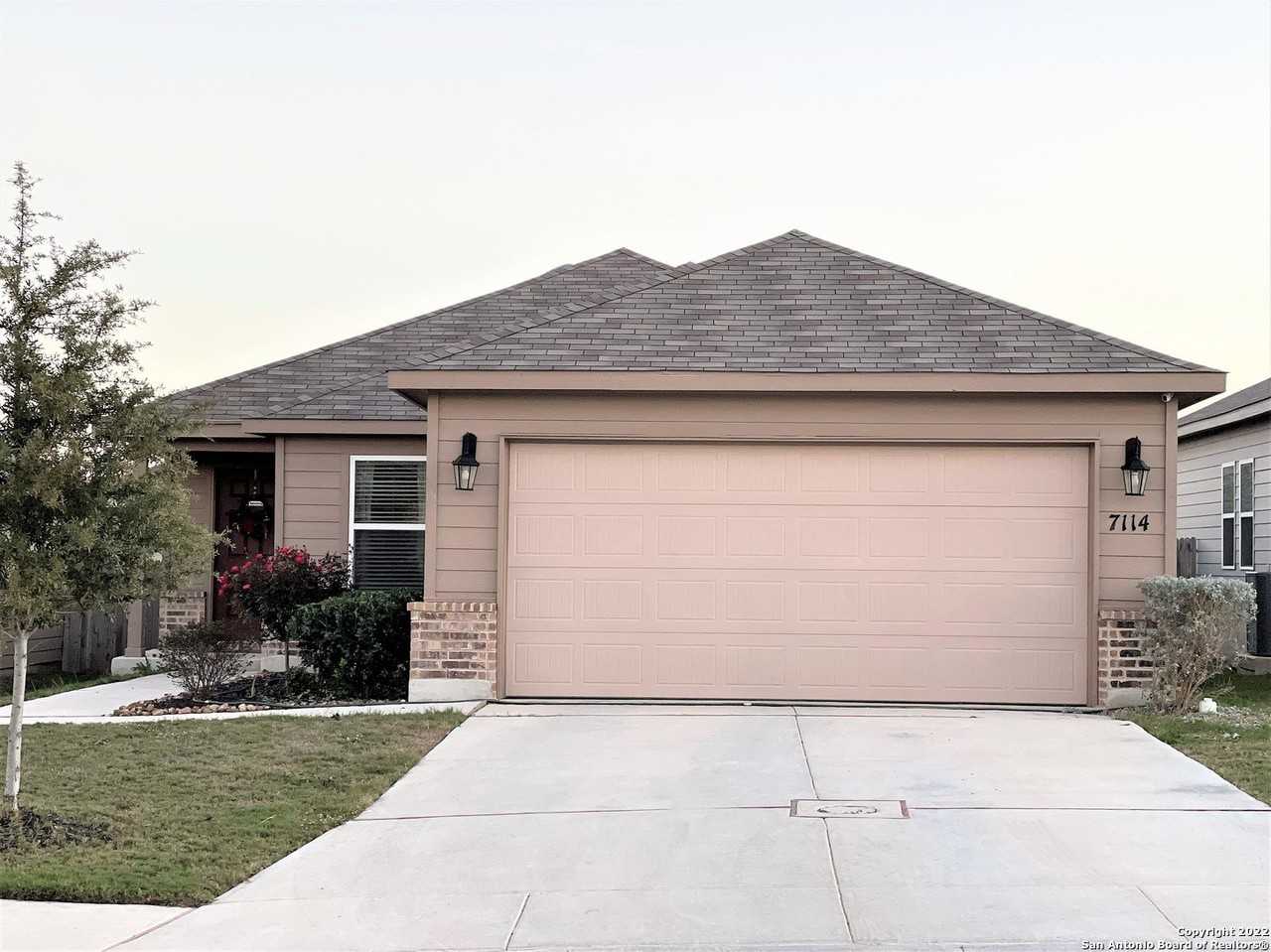 7114 Lunar Eclipse - Photo 3 of 34