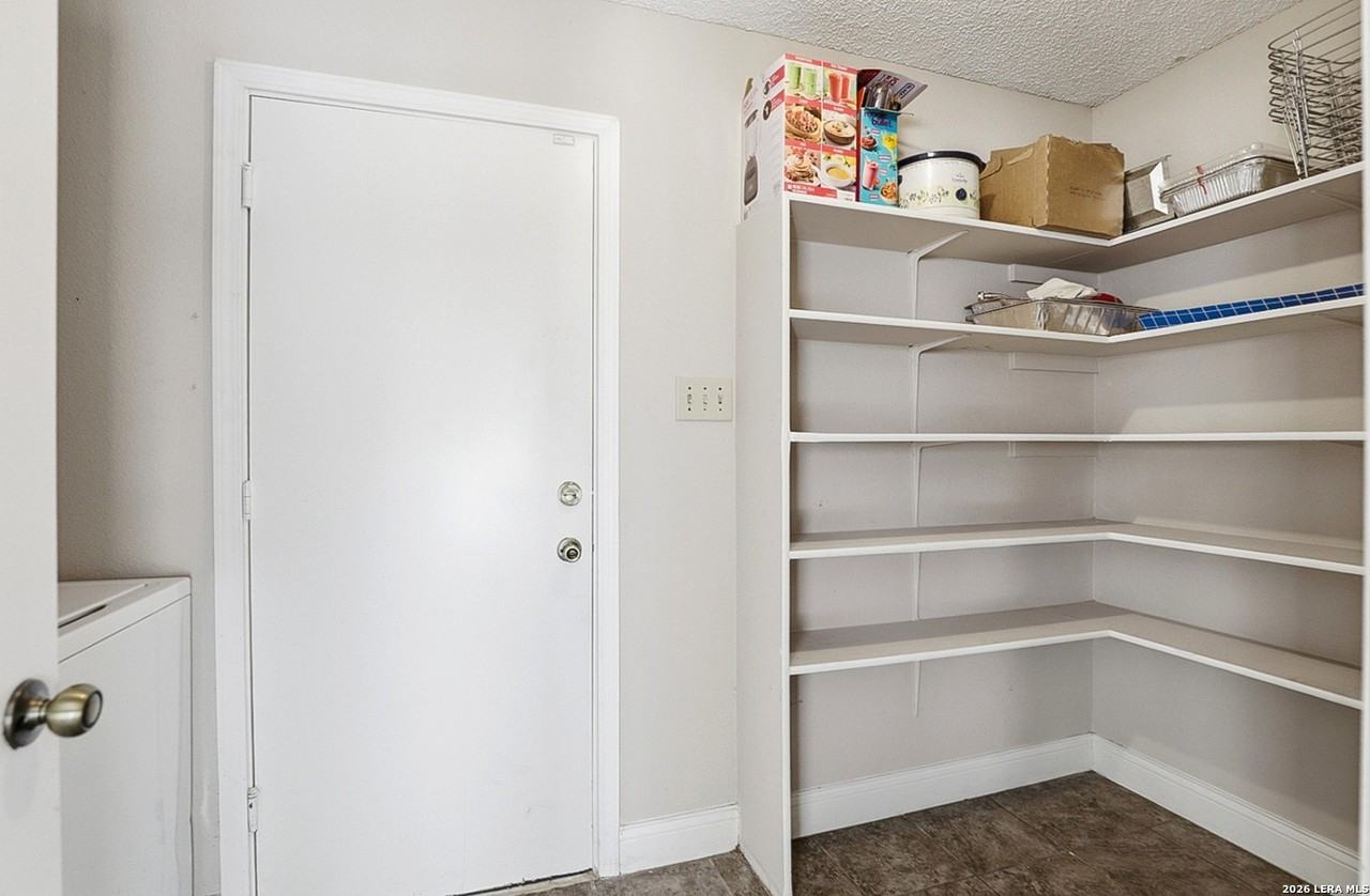 9918 Kelton Dr - Photo 7 of 20