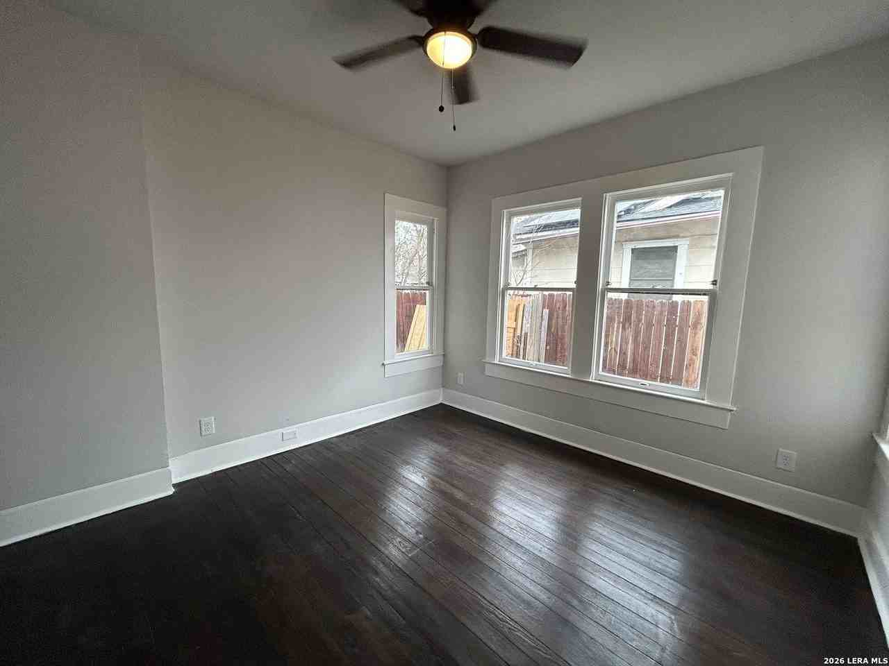 329 Hot Wells Blvd Frnt Unit - Photo 4 of 28