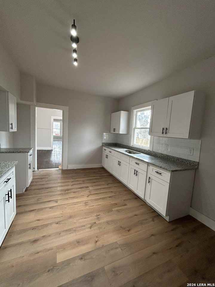 329 Hot Wells Blvd Frnt Unit - Photo 6 of 28