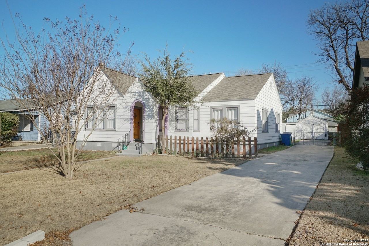 119 Meredith Dr - Photo 2 of 15