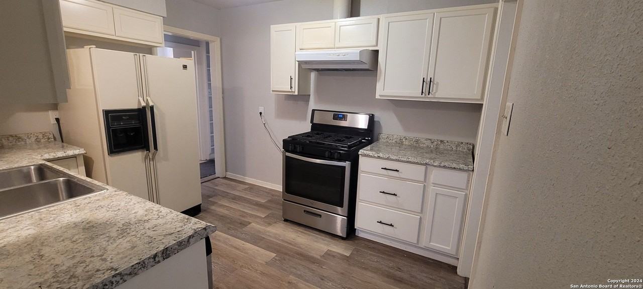 111 Colton Dr - Photo 2 of 5