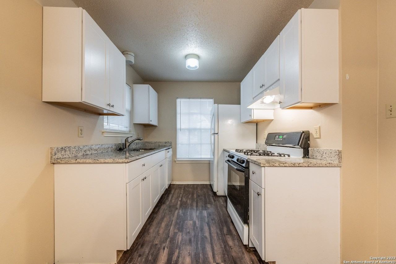 8927 Emerald Spg - Photo 6 of 21