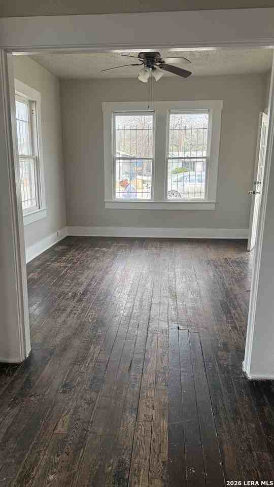 414 Wilcox Ave - Photo 4 of 14