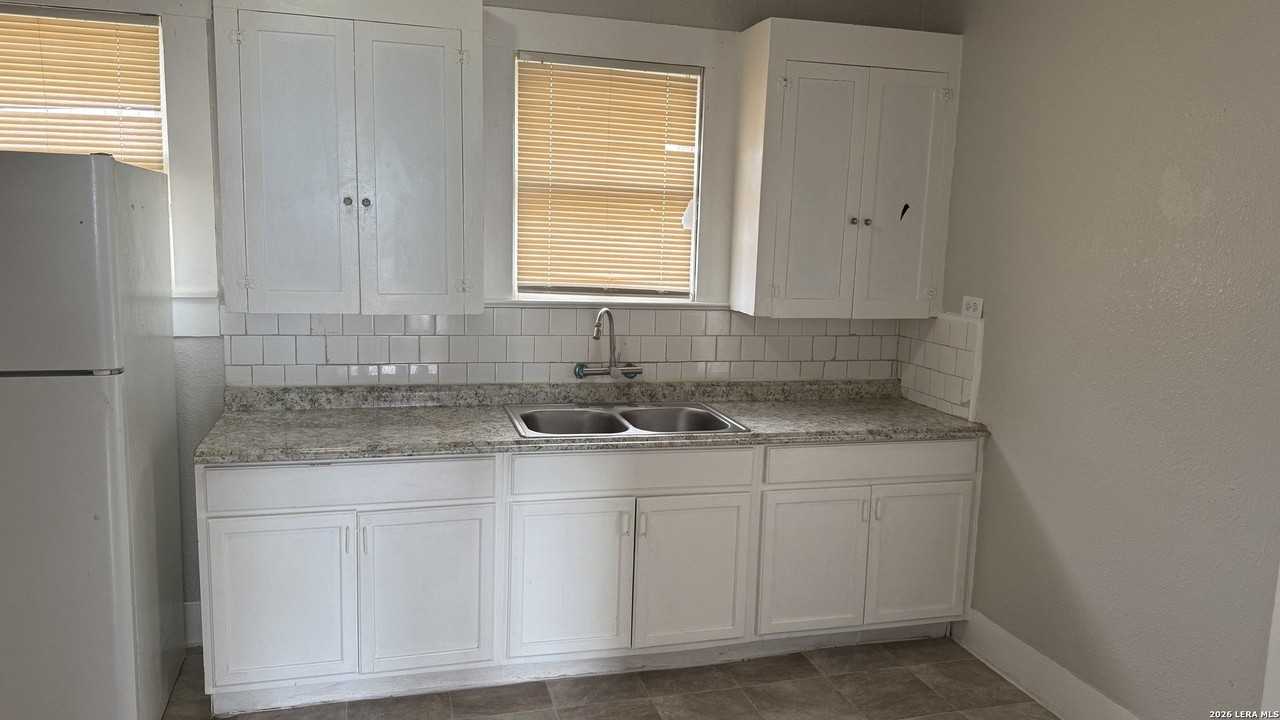 414 Wilcox Ave - Photo 6 of 14