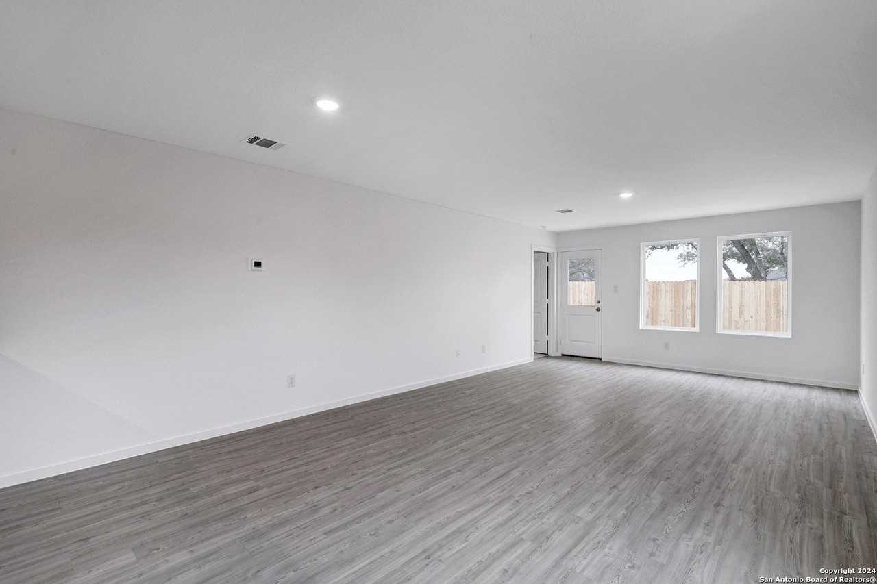 9702 Durham Ml - Photo 7 of 25