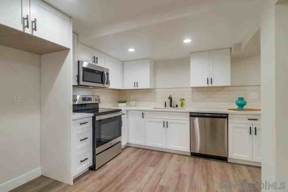 5732 Adams Ave - Photo 3 of 5