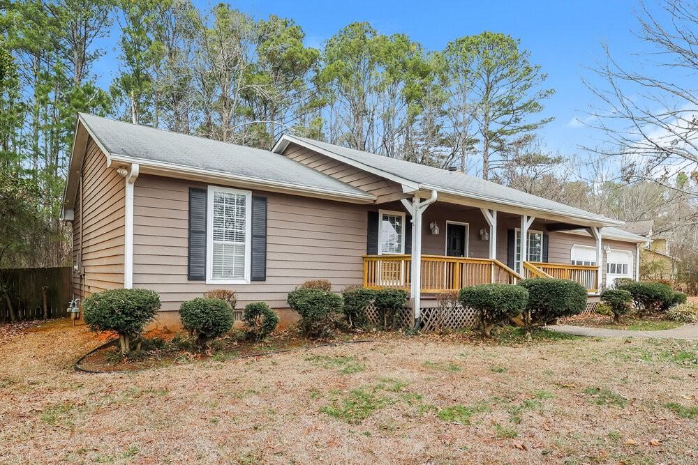 105 Bennington Dr - Photo 3 of 16