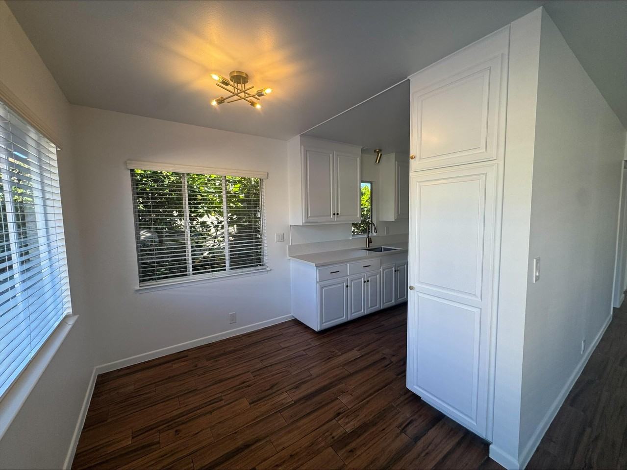 2119 De La Vina St Apt G #G - Photo 2 of 14