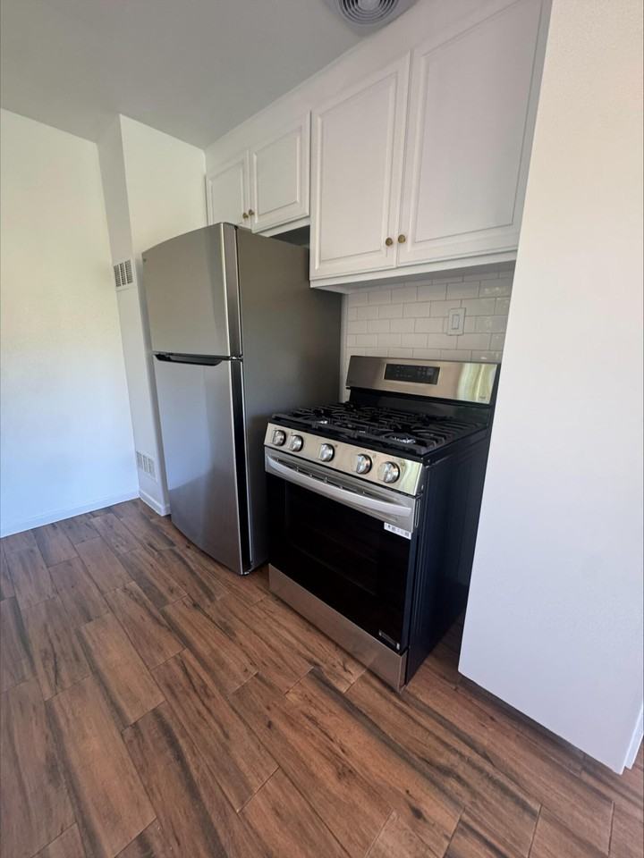 2119 De La Vina St Apt G #G - Photo 5 of 14