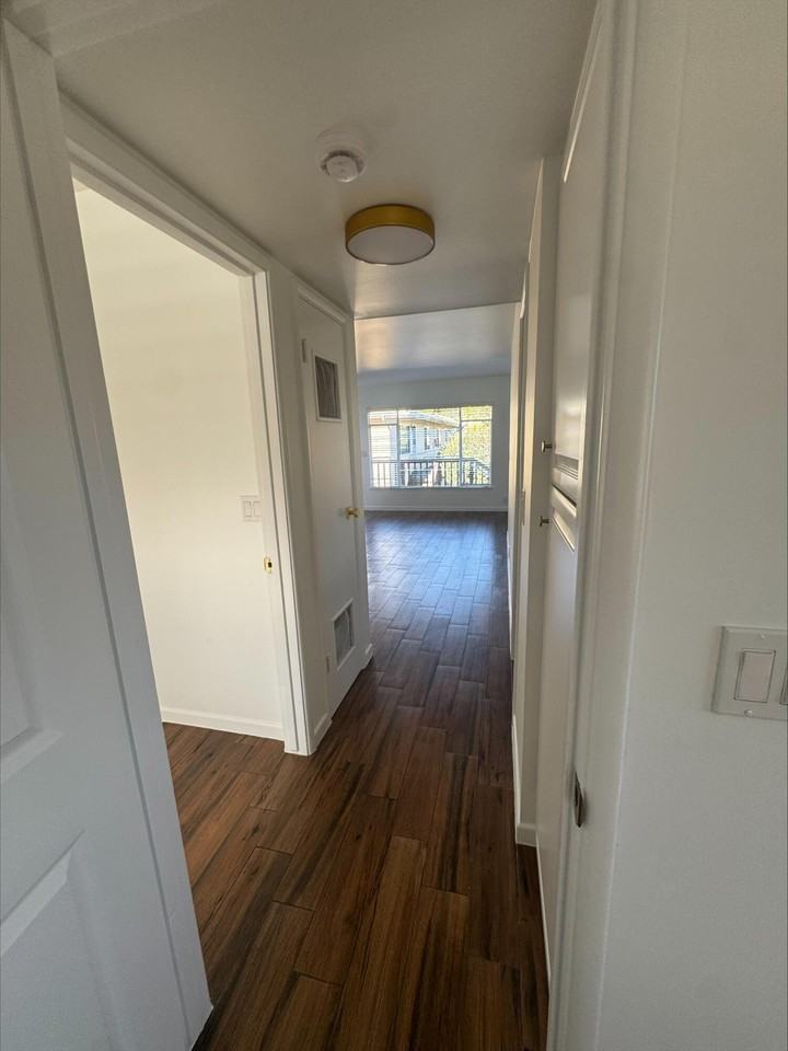 2119 De La Vina St Apt G #G - Photo 6 of 14