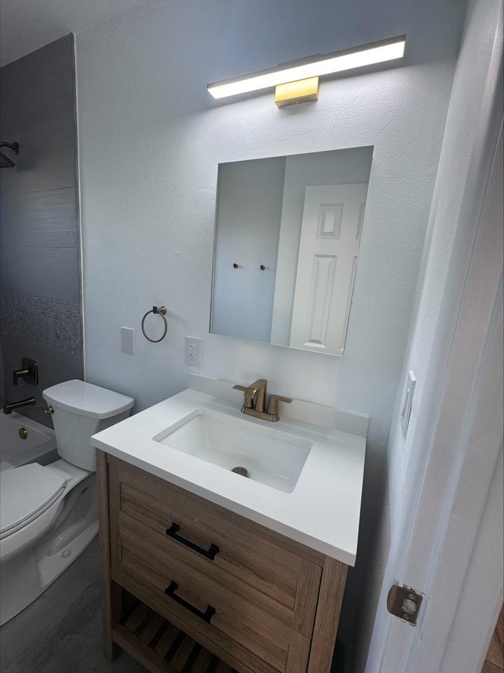 2119 De La Vina St Apt G #G - Photo 7 of 14