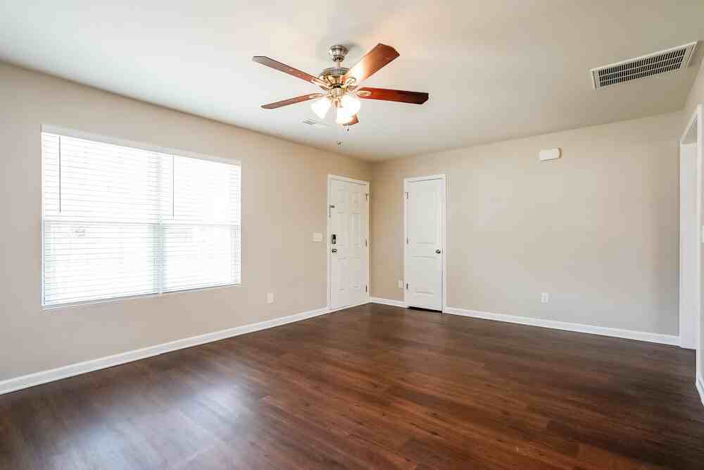 1433 Tamarino Dr - Photo 4 of 17