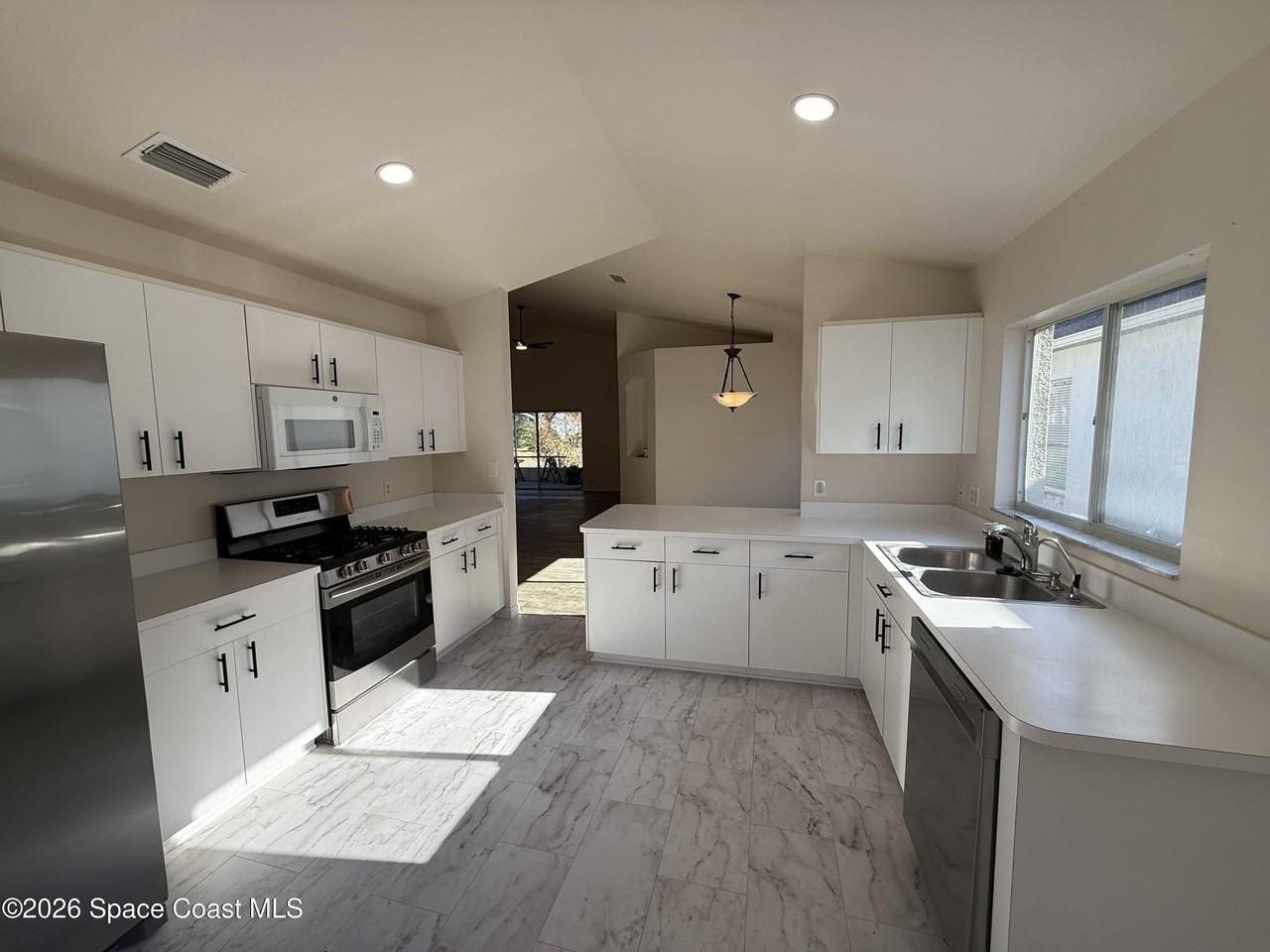 2748 Mariah Dr - Photo 4 of 12