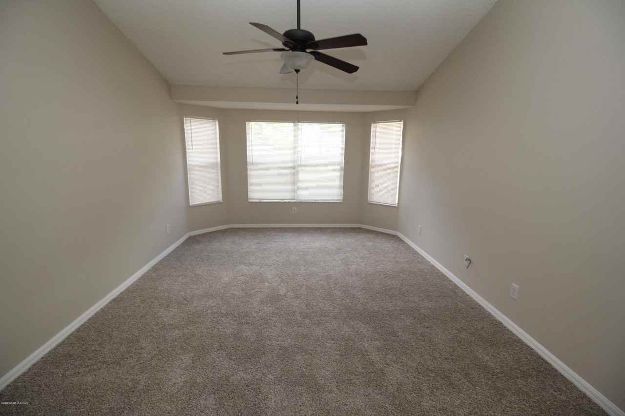 737 Kempten St Nw - Photo 4 of 20