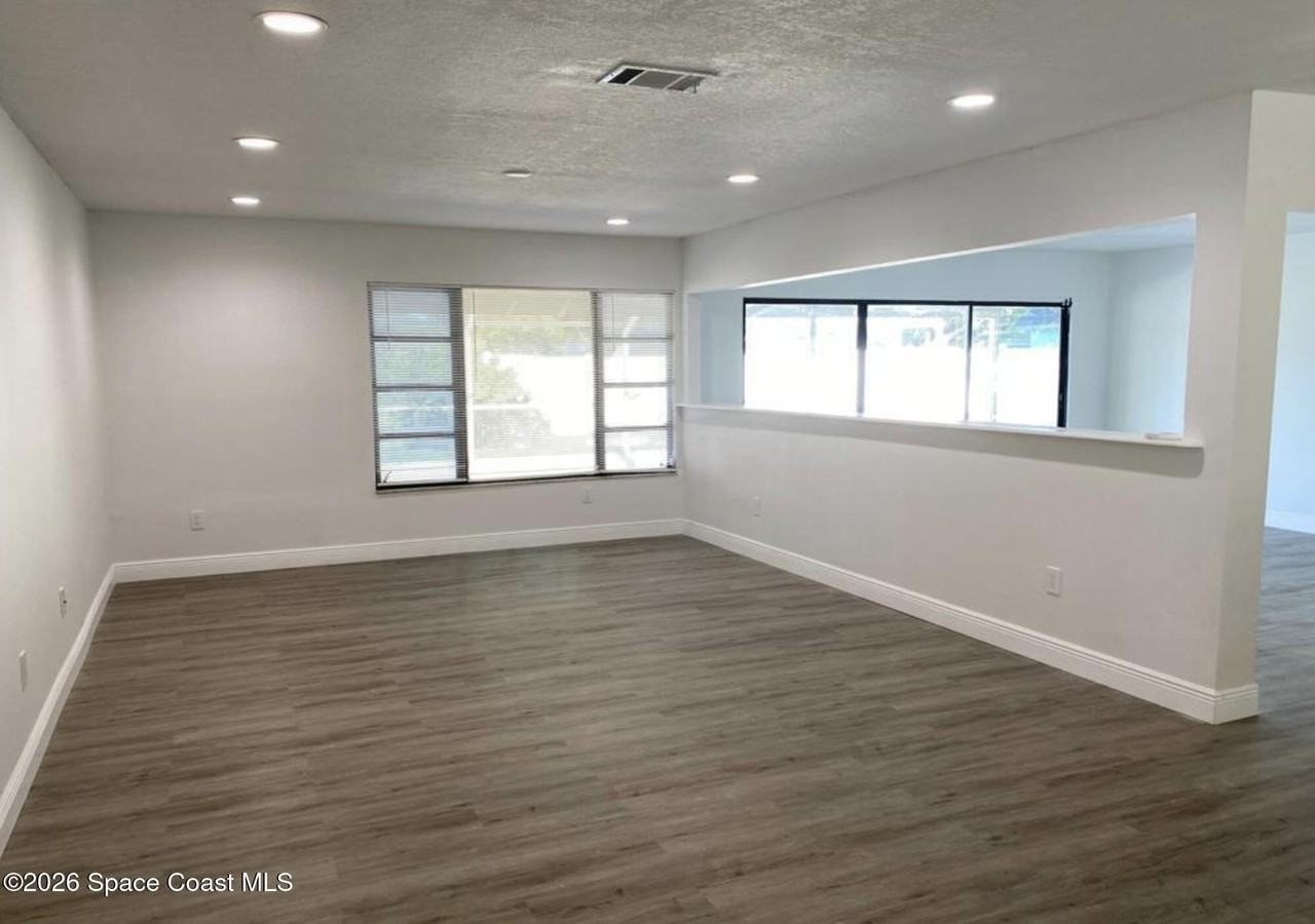 451 Port Malabar Blvd Ne - Photo 3 of 20