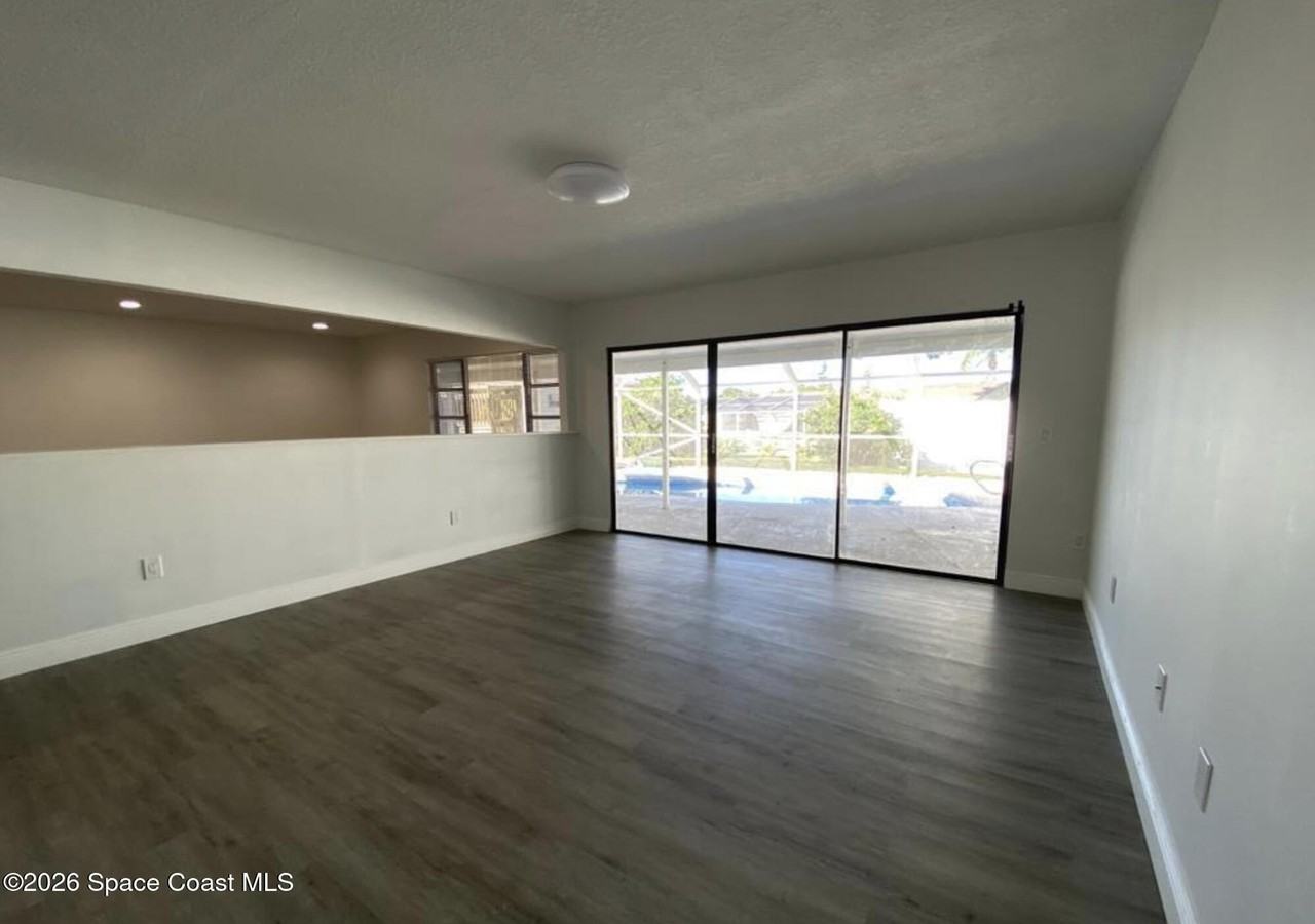 451 Port Malabar Blvd Ne - Photo 4 of 20