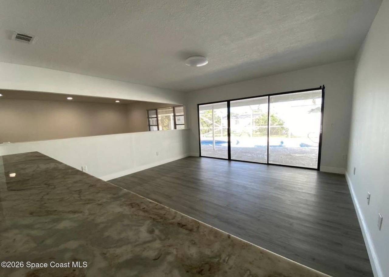 451 Port Malabar Blvd Ne - Photo 6 of 20