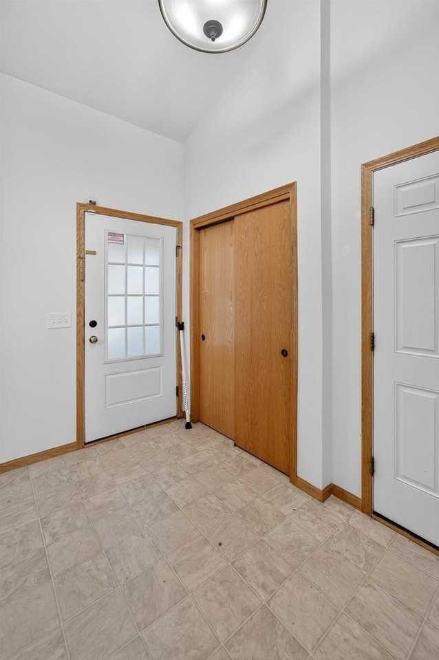 1077 Gas Light Dr - Photo 4 of 47