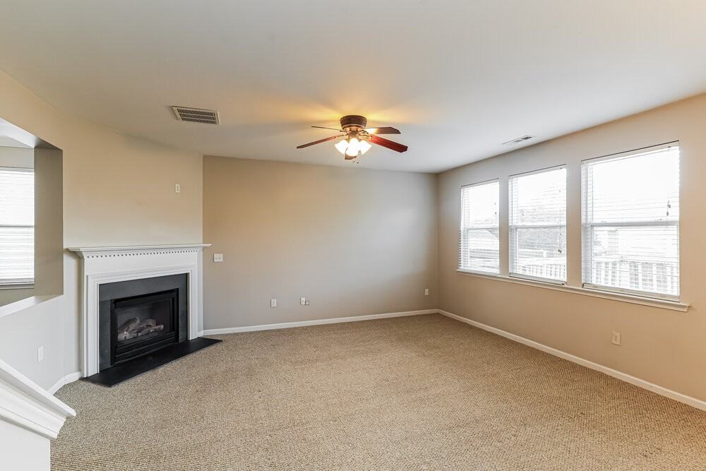 136 Maple Hill Dr - Photo 4 of 17