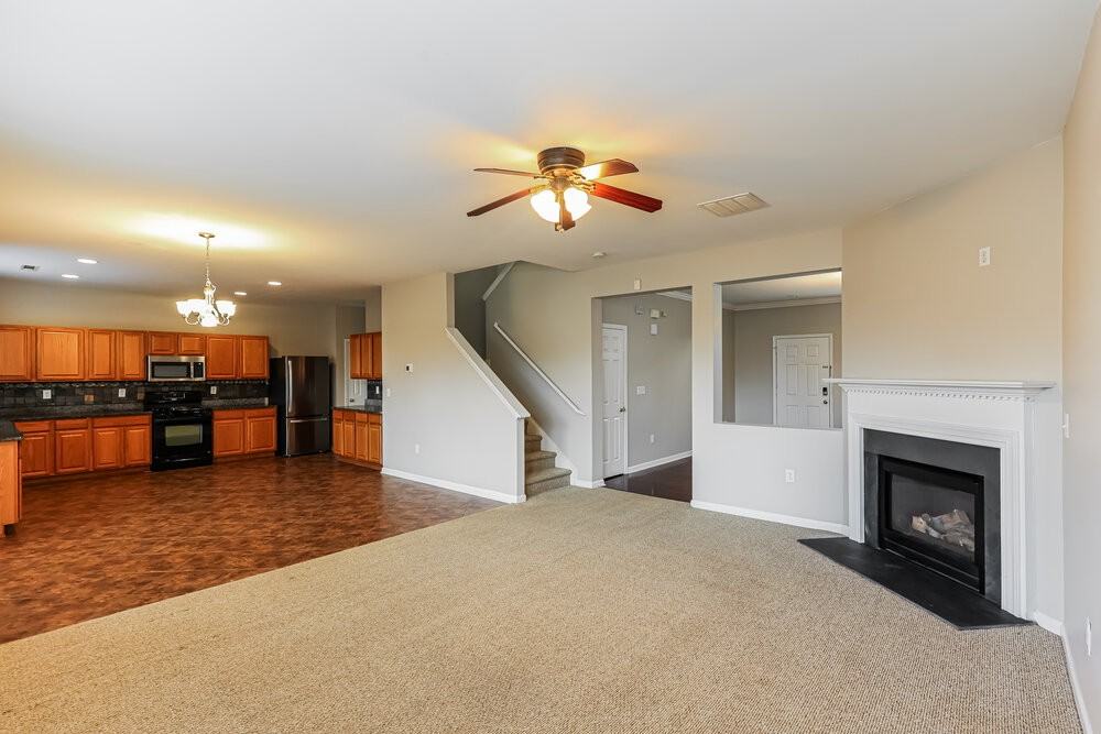 136 Maple Hill Dr - Photo 5 of 17