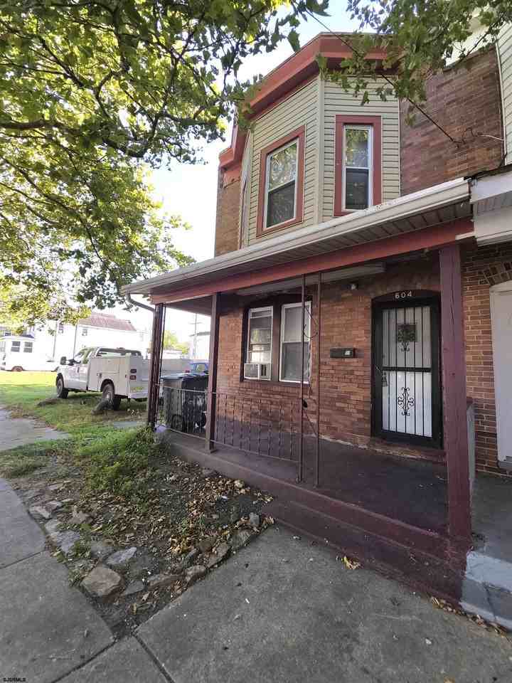 604 N Indiana Ave - Photo 2 of 31