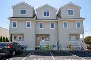 featured image of 221 N 36th Ave