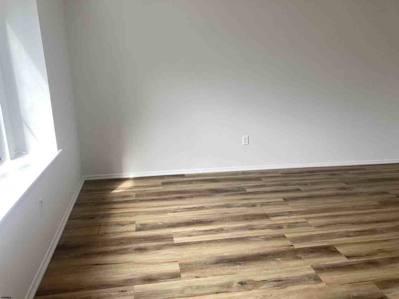 2421 Bayberry Ct - Photo 4 of 15