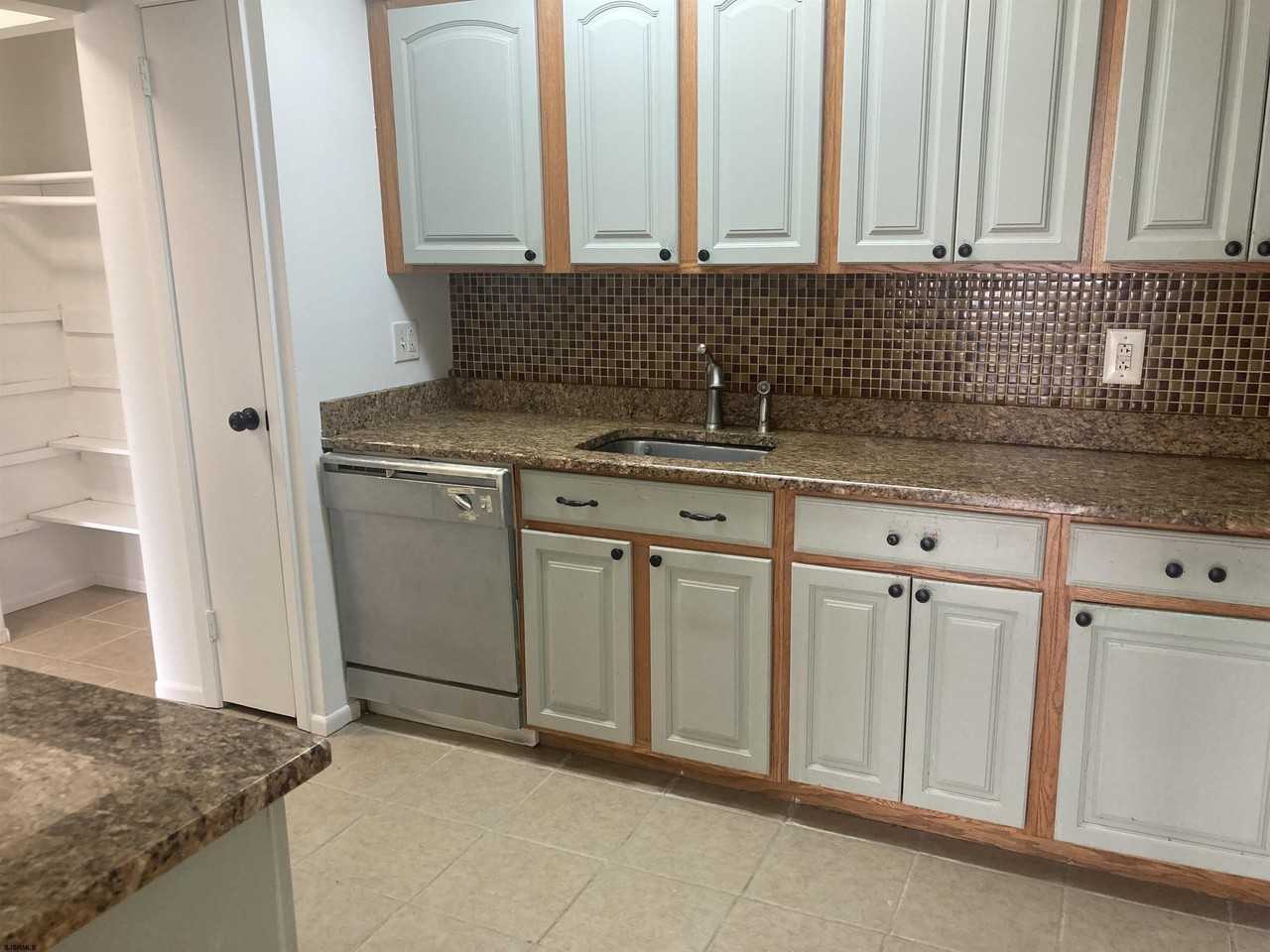 2421 Bayberry Ct - Photo 6 of 15