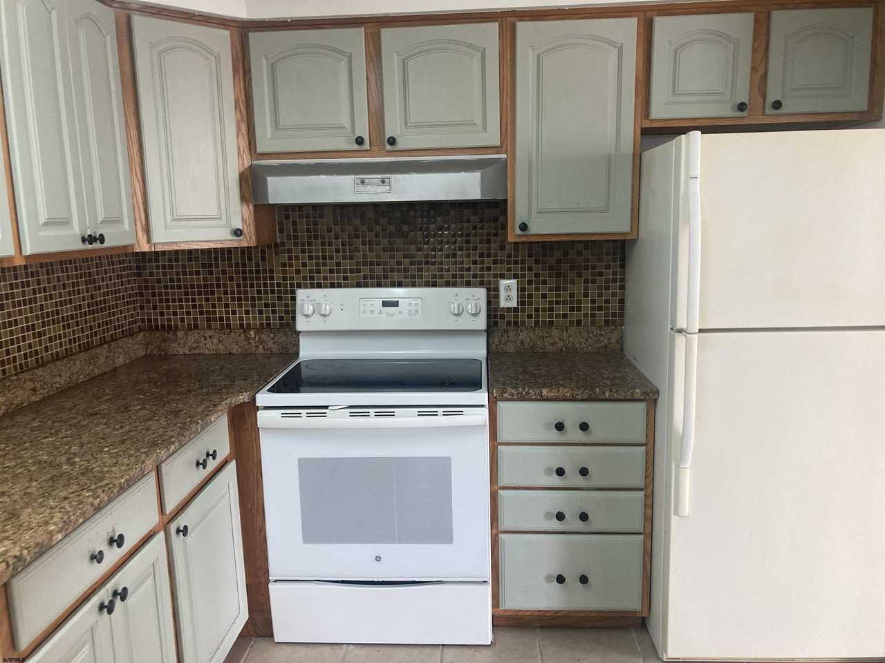 2421 Bayberry Ct - Photo 7 of 15