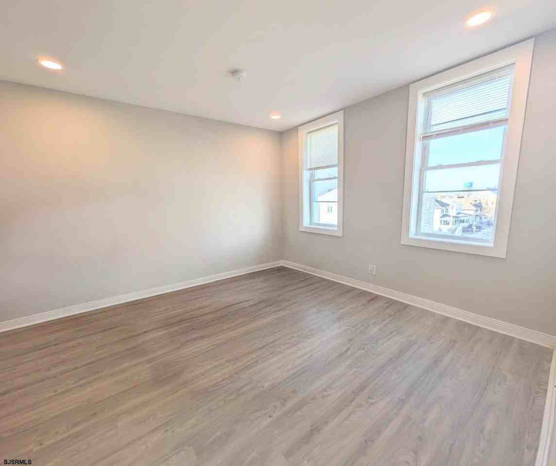 101 S Victoria Ave - Photo 6 of 11