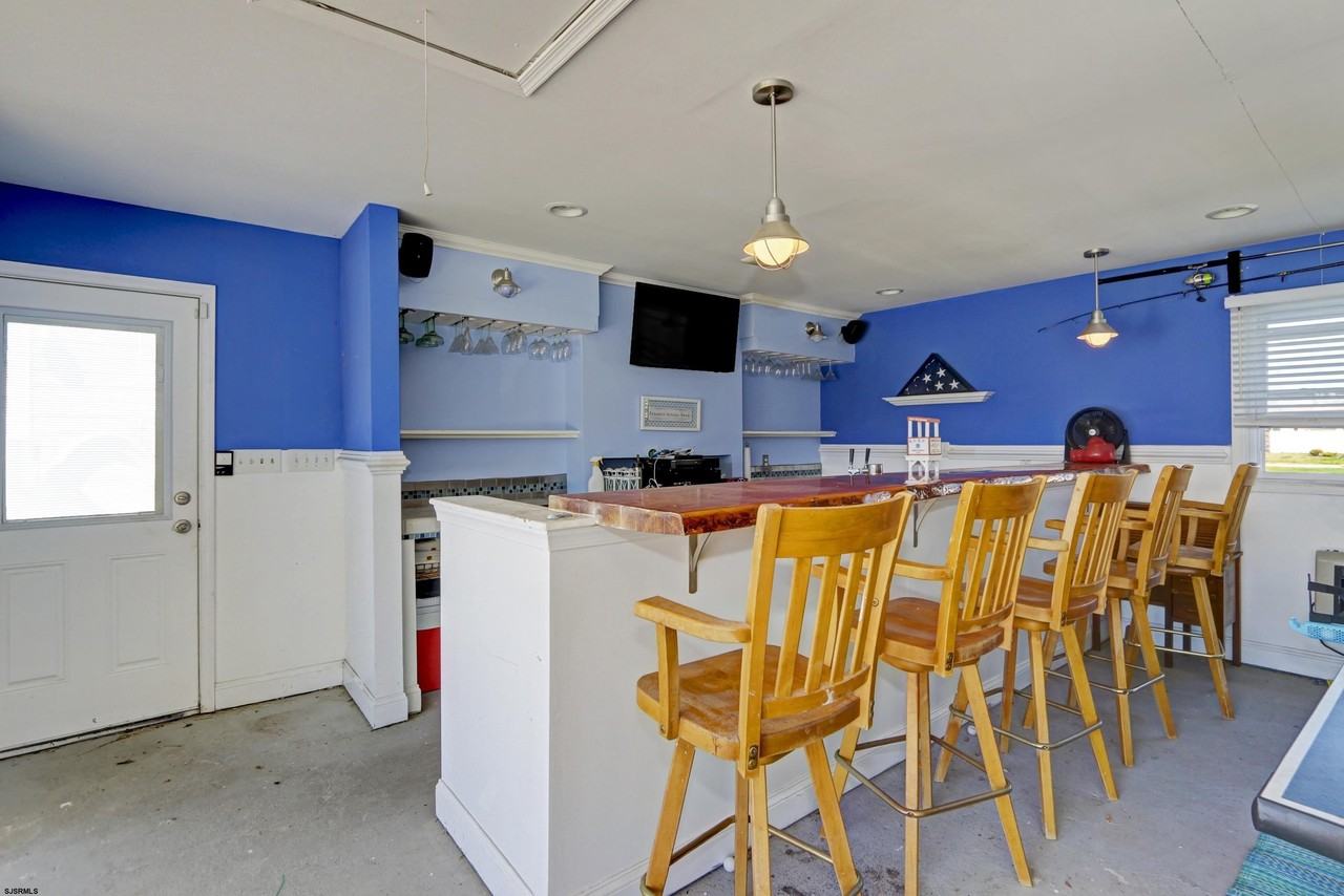 2604 Bayshore Ave - Photo 2 of 50