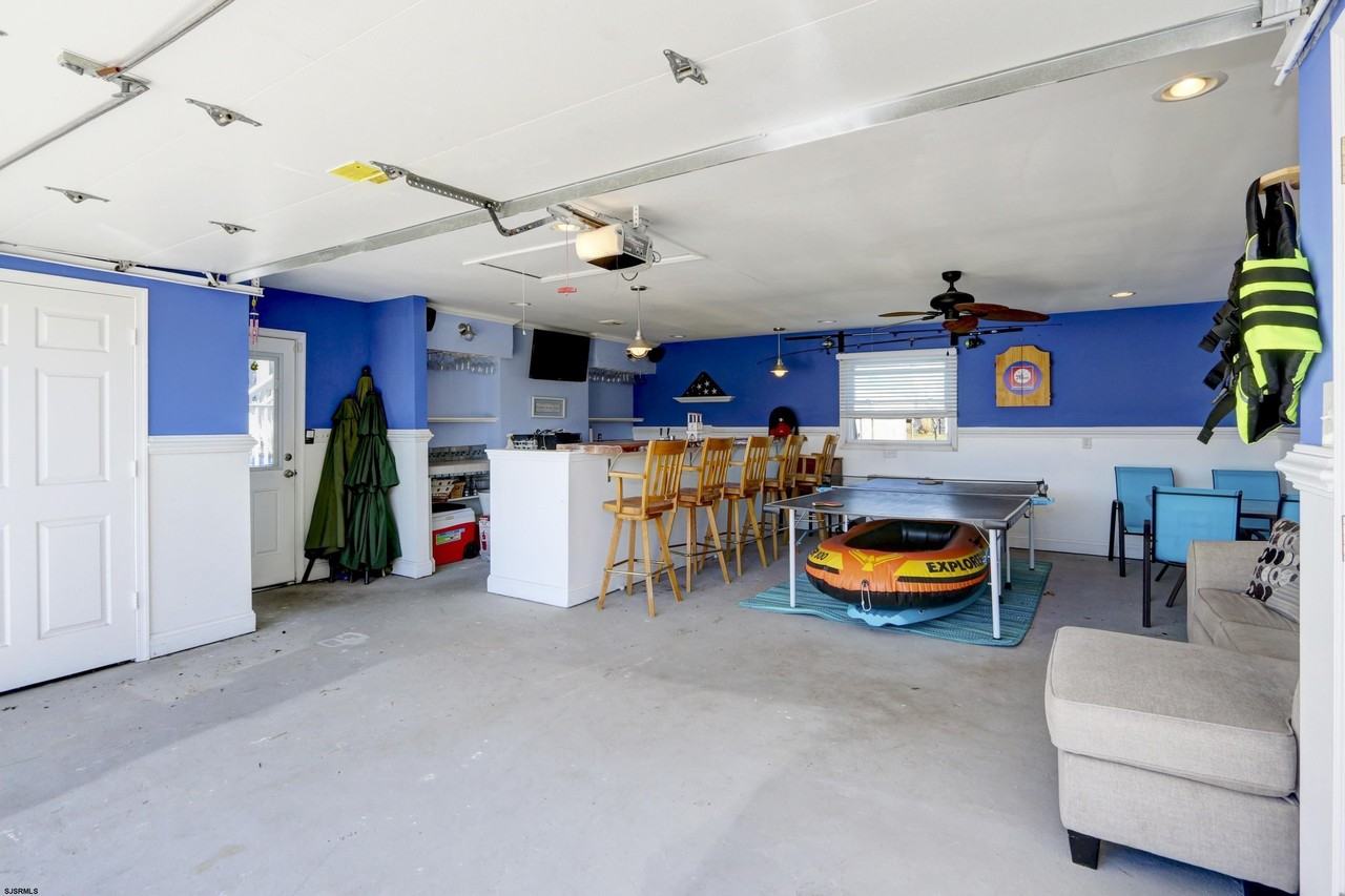 2604 Bayshore Ave - Photo 3 of 50