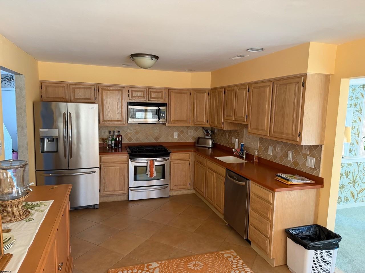 8214 Lagoon Dr - Photo 2 of 10