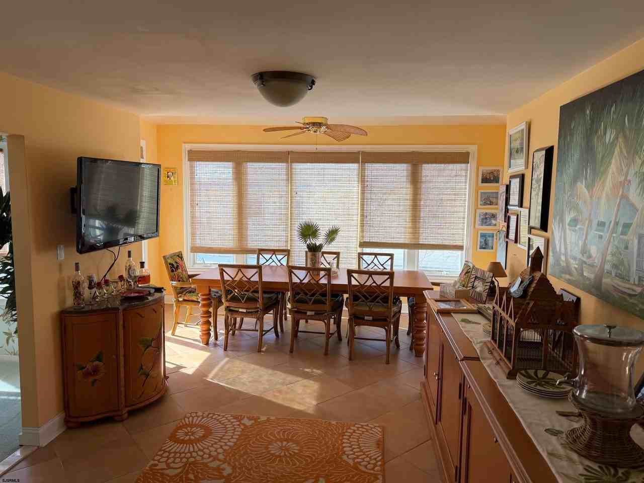 8214 Lagoon Dr - Photo 3 of 10