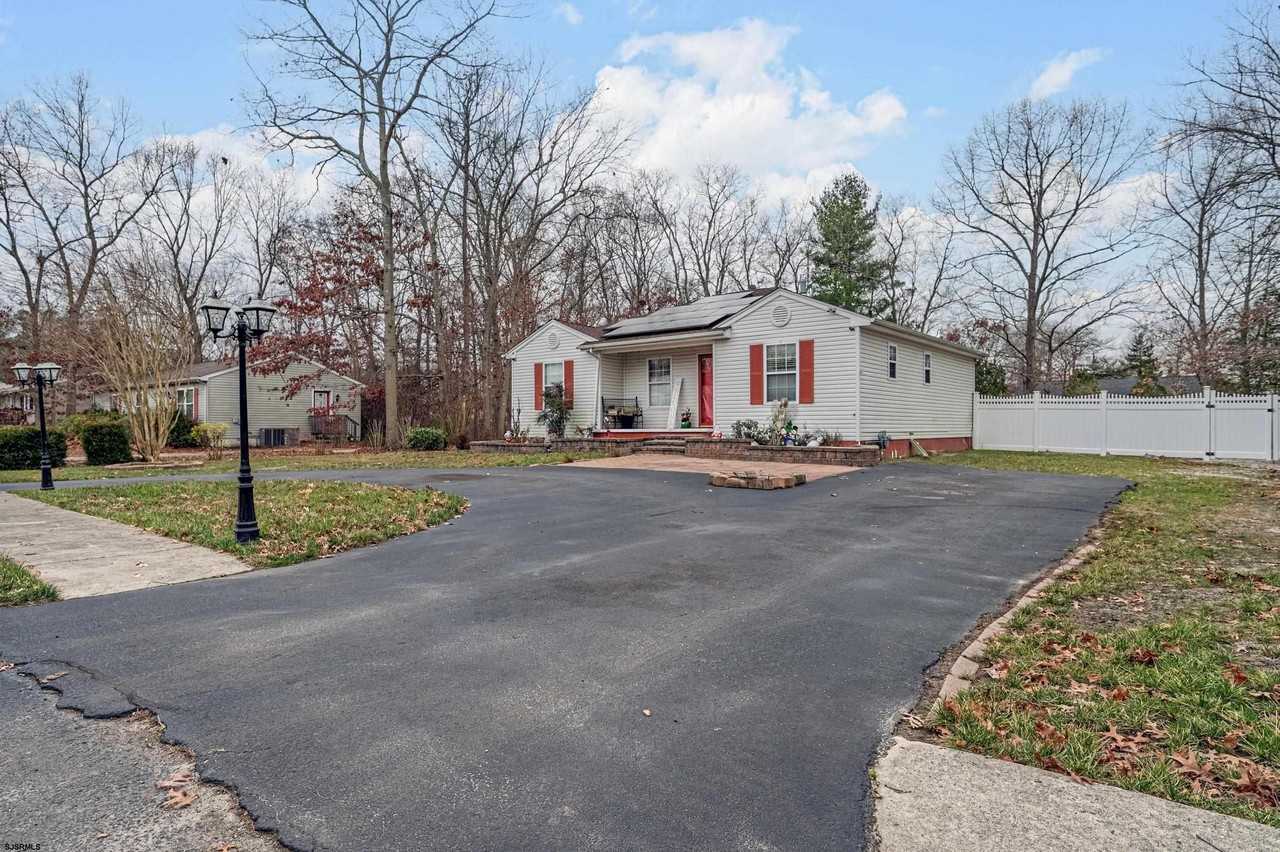 303 Martin L King Ave - Photo 4 of 28