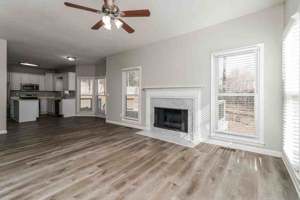 245 Saint Martins Dr Se - Photo 5 of 17