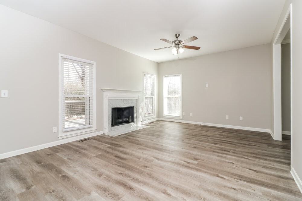 245 Saint Martins Dr Se - Photo 6 of 17