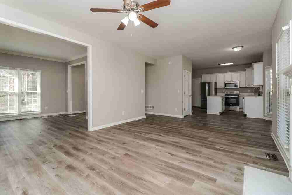 245 Saint Martins Dr Se - Photo 7 of 17