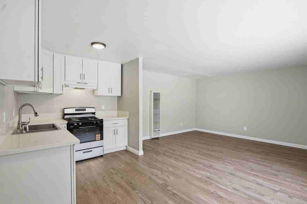 Sandra's Apartments - Photo 5 of 24