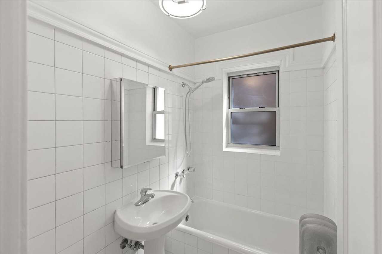1729 W Thorndale Ave #2B - Photo 5 of 6
