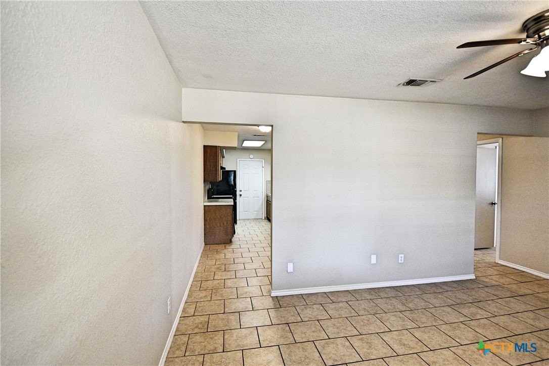 527 Buttercup - Photo 4 of 29