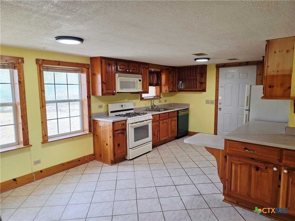 14942 Cedar Valley Rd - Photo 2 of 29