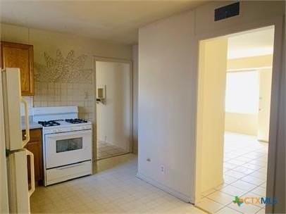 1703 Smith Dr - Photo 6 of 9