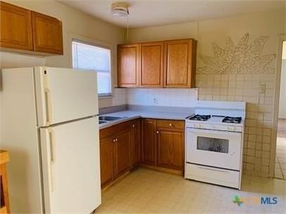 1703 Smith Dr - Photo 7 of 9